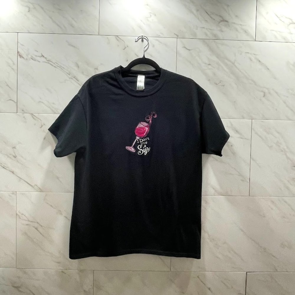 Embroidered T-Shirt "I Don't Give A Sip" Size L